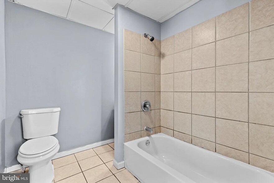 apt 1 - bathroom - 1336 Susquehanna St