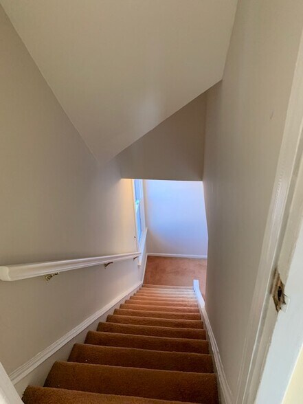 Building Photo - 501 Shore Rd