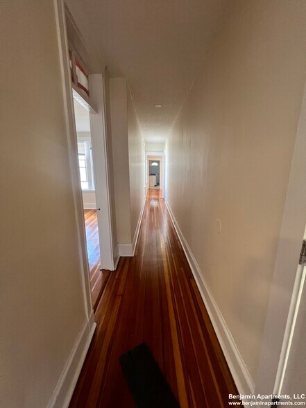 Building Photo - 13 Barrows St