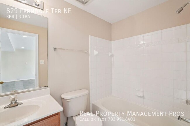 Building Photo - 829 Ferndale Terrace NE