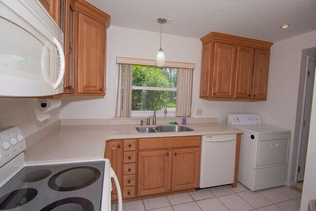 Building Photo - ADORABLE 2/2 CONDO WITH PRIVATE FENCED YARD — GREAT WINTER PARK LOCATION!