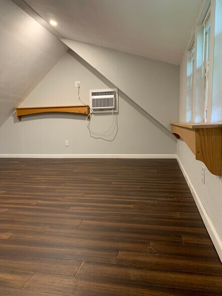 Building Photo - 220 Alamosa Ave