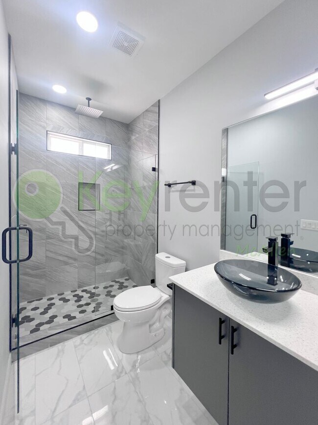 Building Photo - 1st month FREE! 3b/2bath Apartment in Edinburg-Don't Miss Out!