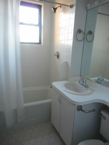Primary Photo - 842 Beacon St