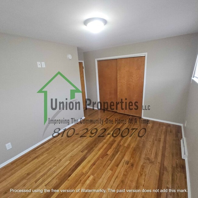 Building Photo - 3033 Pine Grove Ave