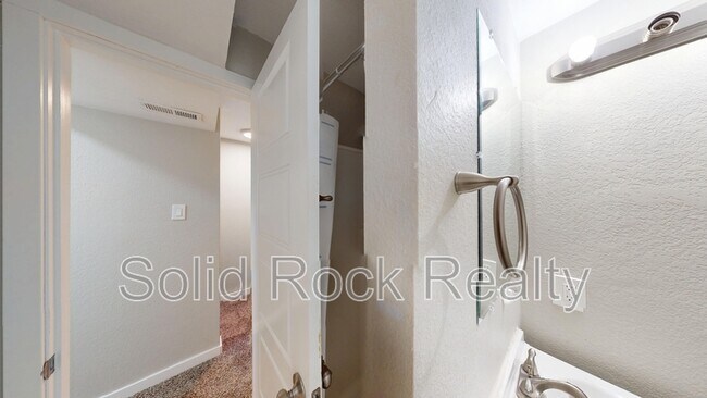 Building Photo - 2331 Lexington Village Ln