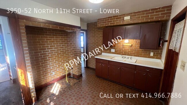 Building Photo - 3950 N 11th St