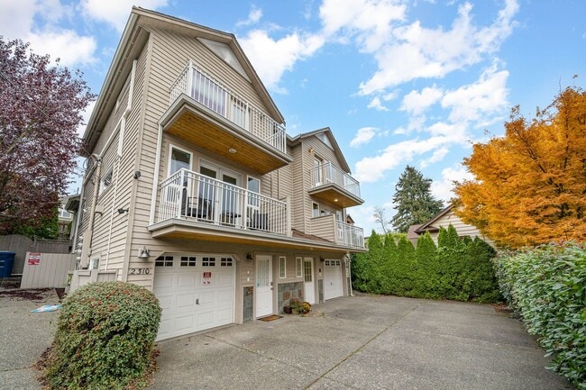 Building Photo - 2Bd/2Ba Seattle Townhouse