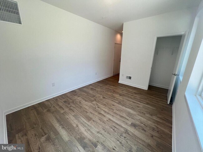 Building Photo - 3010 Pierview Walk