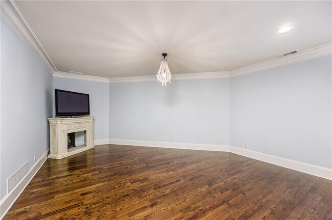 Building Photo - 105 Chablis Ct