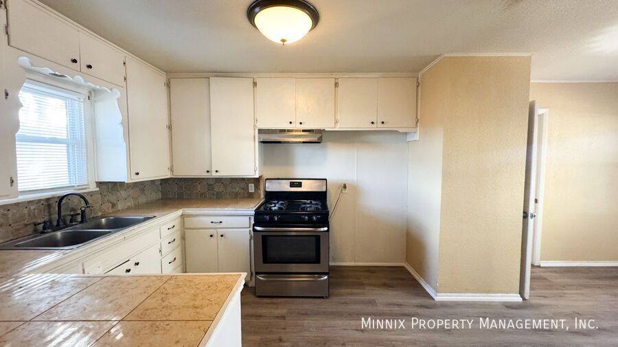 Building Photo - 3005 49th St