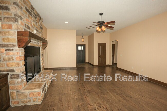 Building Photo - 1000 Peak St