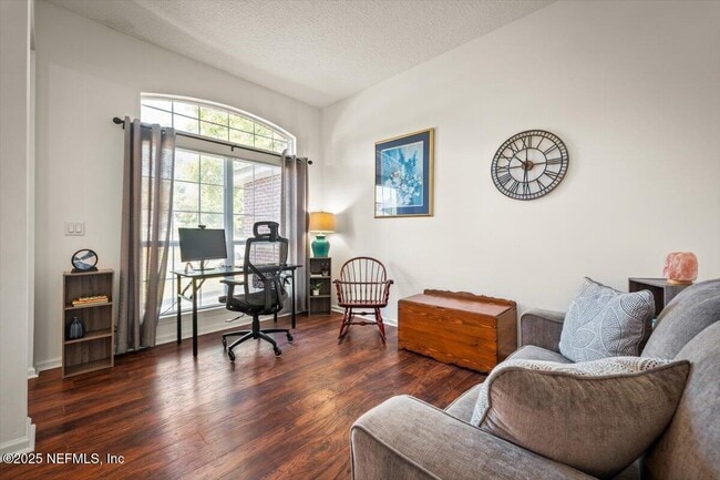 Building Photo - 86198 Meadowwood Dr