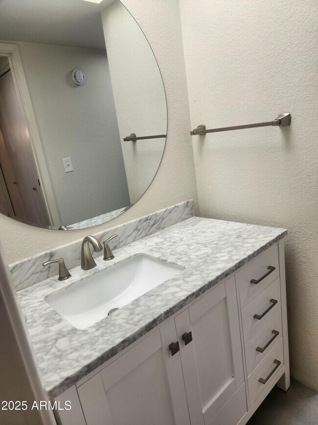 Building Photo - 7557 N Dreamy Draw Dr