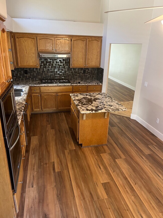 Building Photo - 3367 Chapelle Dr