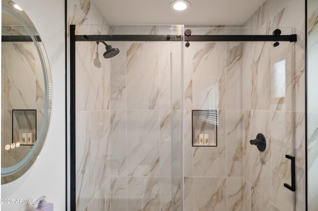 Building Photo - 2546 N 69th Pl