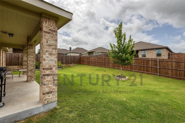 Building Photo - 1825 Agarito Dr