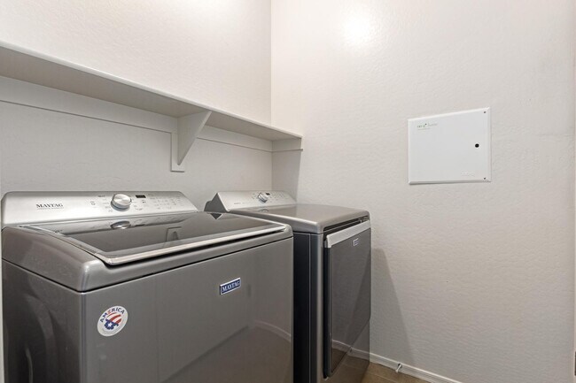 Building Photo - 15273 W Edgemont Ave