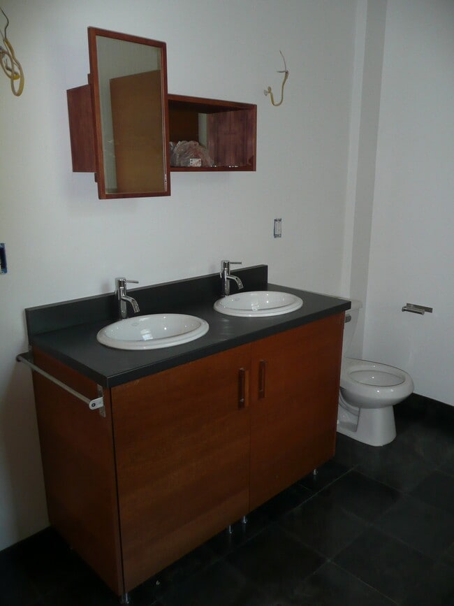 Building Photo - 315 S 46th St