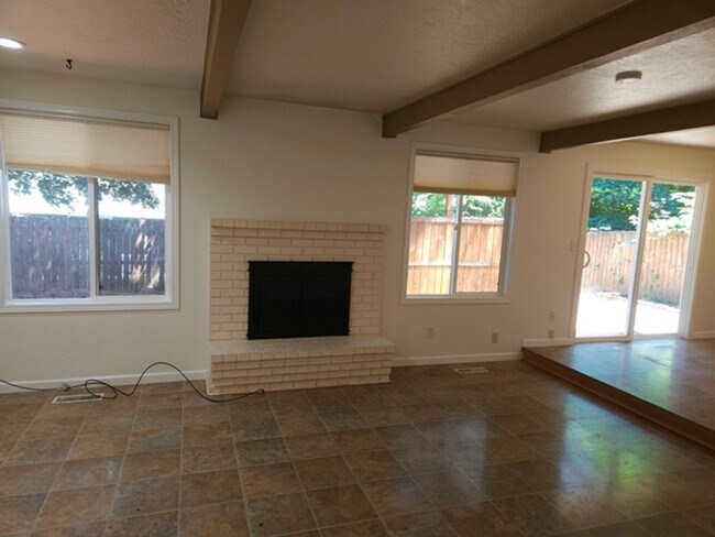 Building Photo - 3Bd/2Ba Single Story Home-Available soon!