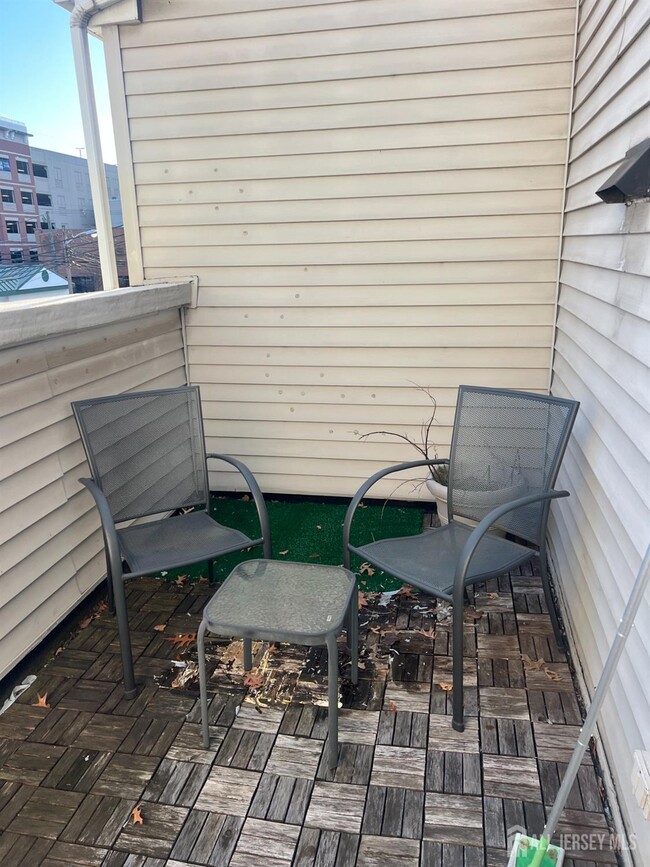 Building Photo - 9/11 New St