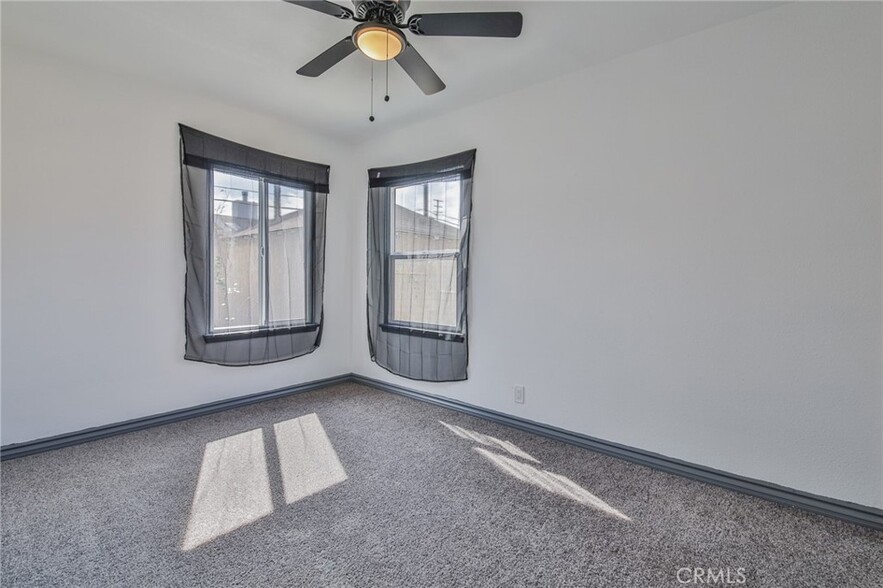 Master bedroom - 920 E 91st St