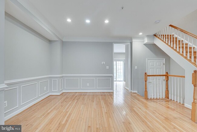 Building Photo - 8872 Ashgrove House Ln