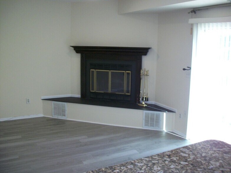 Building Photo - 348 Cotswold Pl