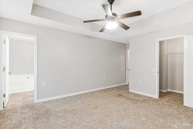 Building Photo - 5441 Pescara Dr