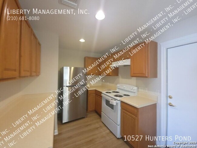 Building Photo - 10527 Hunters Pond