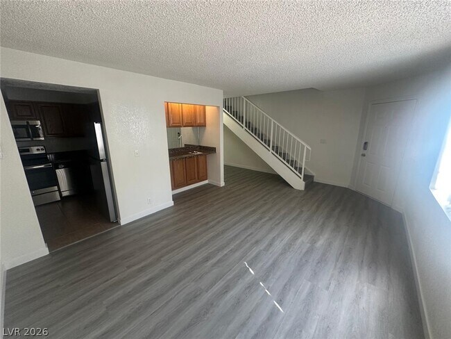 Building Photo - 100 S Crestline Dr