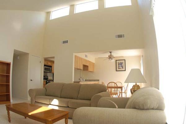 Building Photo - 500 White Ln