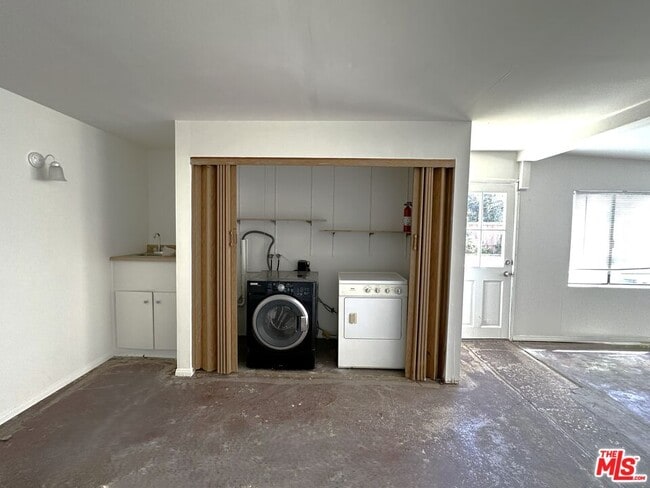 Building Photo - 5468 W 120th St