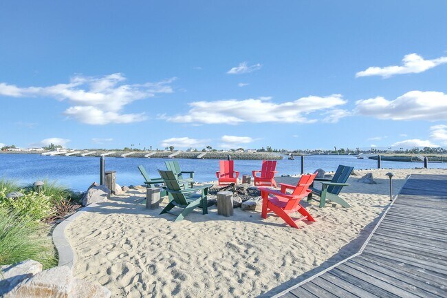 Building Photo - Waterfront Beauty