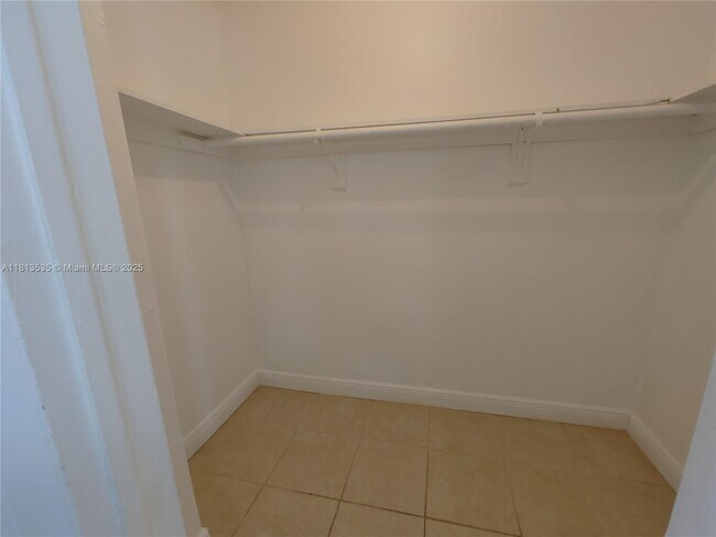 Building Photo - 1305 W 53rd St