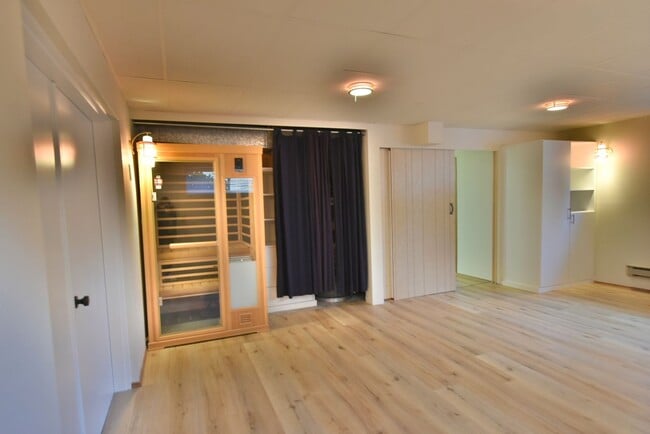 Building Photo - 5Bd/1.75Ba Mountlake Terrace House