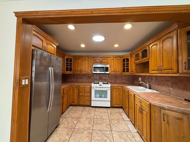 Building Photo - Charming 2-Bedroom Home with 2-Car Garage in Chula Vista