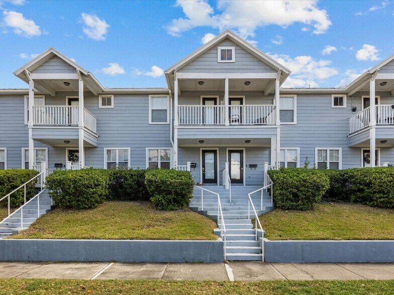 Primary Photo - 945 N Fern Creek Ave