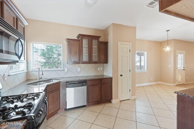 Building Photo - 2120 Shreya St