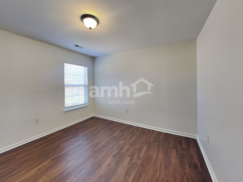 Building Photo - 133 Milroy Ln