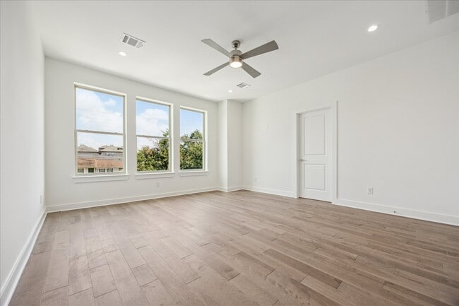 Building Photo - 1607 Roy St