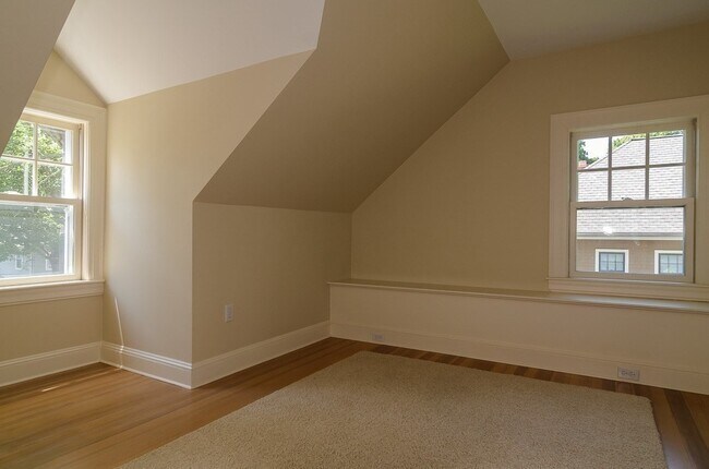 Building Photo - 22 Leighton Rd