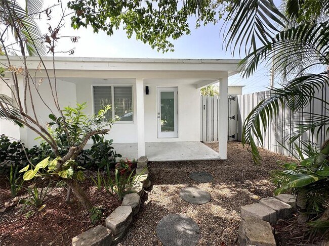 Primary Photo - 2201 NE 9th Ave