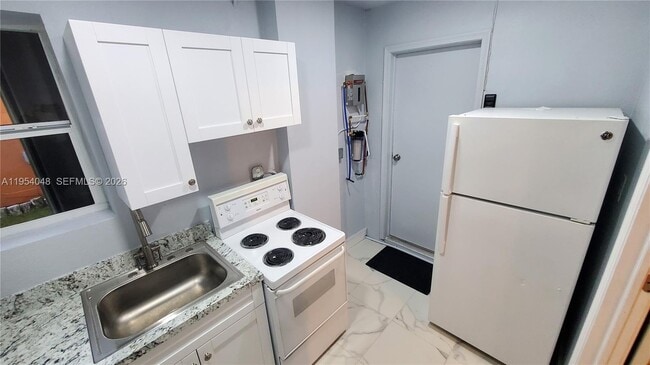 Building Photo - 8613 Beekman Dr