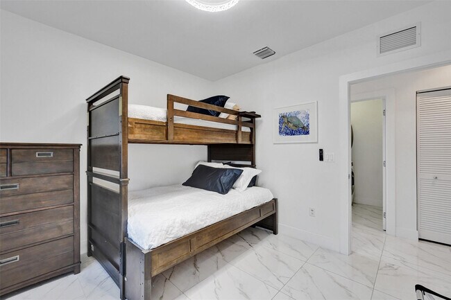 Building Photo - 1371 N Ocean Blvd