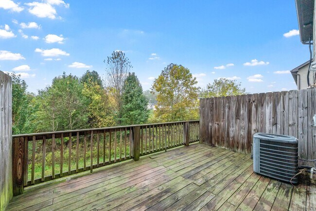 Building Photo - Pet Friendly Two Bedroom!