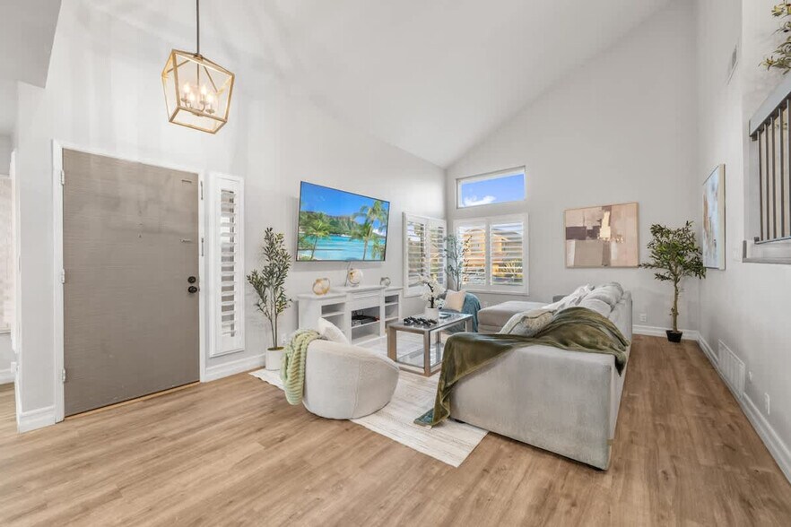 Building Photo - 13075 Old West Ave