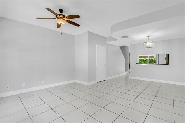 Building Photo - 9968 NW 57th Manor