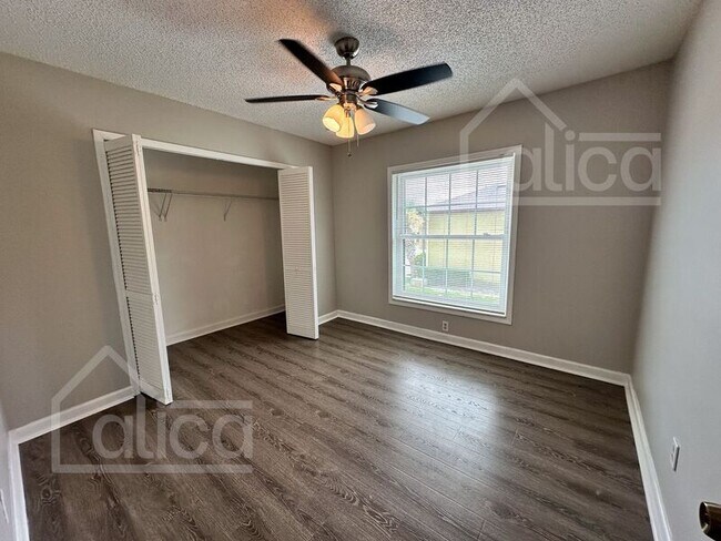 Building Photo - 3282 Oak Lake Pl