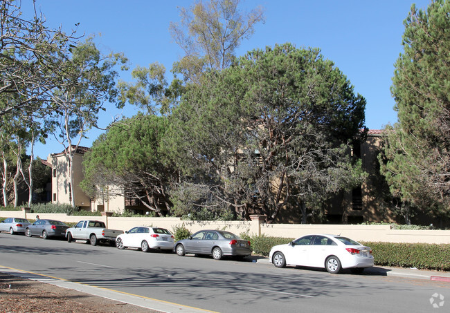 Building Photo - La Jolla del Sol Apartments